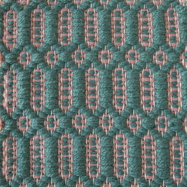 <p>Columns, main blue CH050, inside pink CH1212 on the natural yarn</p>