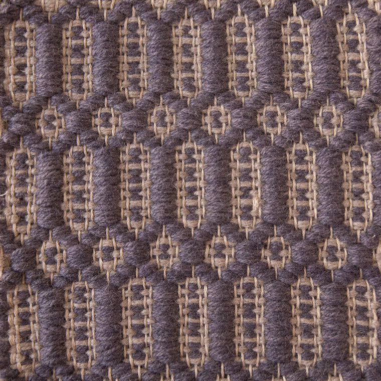 <p>Columns, main purple CH0068A, inside grey CH1420 on the natural yarn</p>