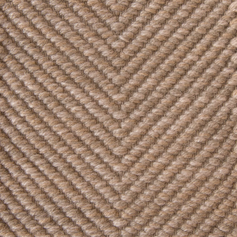 <p>Vertical Herringbone, beige mix CH1004, CH1311, CH1207 on the natural yarn</p>