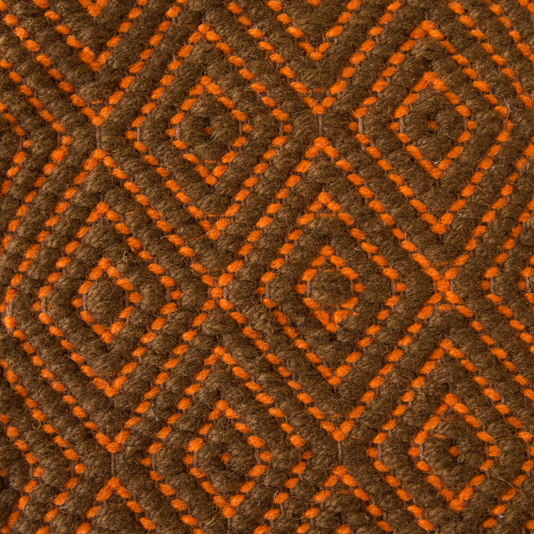 <p>Dual Diamnod Twill, main brown CH4225, inside orange CH055 on the brown yarn</p>