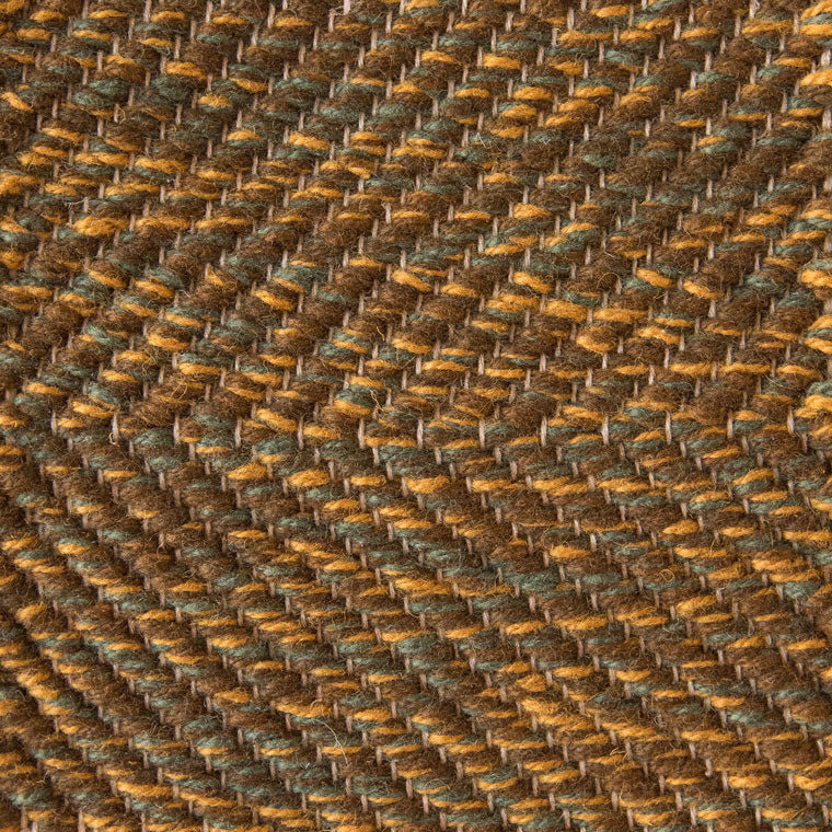 <p>Herringbone, mix CH017, CH018, CH4225 on the natural yarn</p>