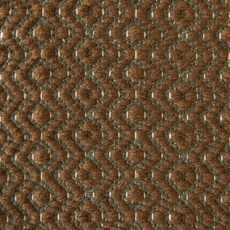 <p>Round Diamond Twill, main brown CH4326, inside green CH017 on the natural yarn</p>