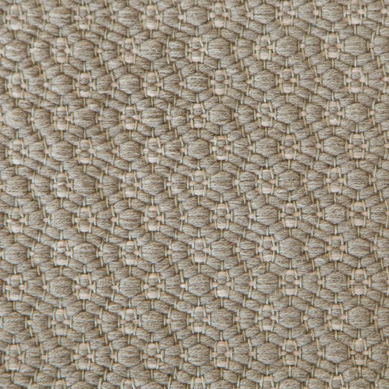 <p>Round Rosepath pos./neg., main beige 1014, inside light pink 3001 on the natural yarn</p>