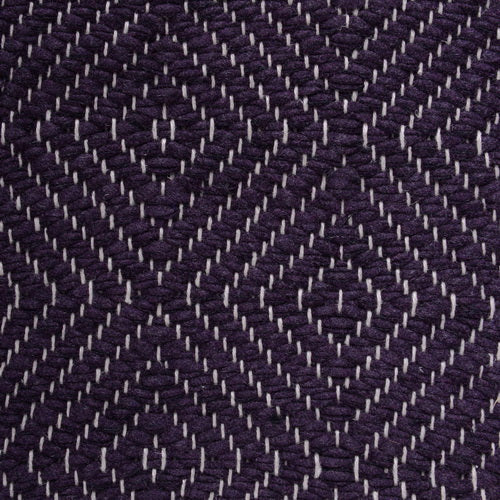 <p>Big Diamond Twill, dark violet 0443 on the white yarn</p>