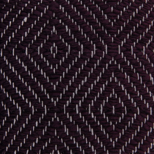 <p>Big Diamond Twill, dark burgundy 0444 on the white yarn</p>