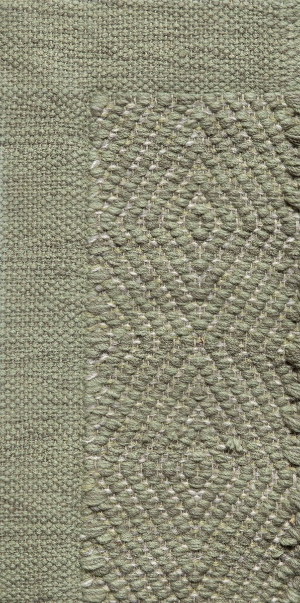<p>Big Dual Diamond Twill with Single Weave Frame, main green mix CH016, 1025, inside grey mix 1009, 1023, 4015, frame in green mix 4015, 1025, CH016 on the natural yarn</p>