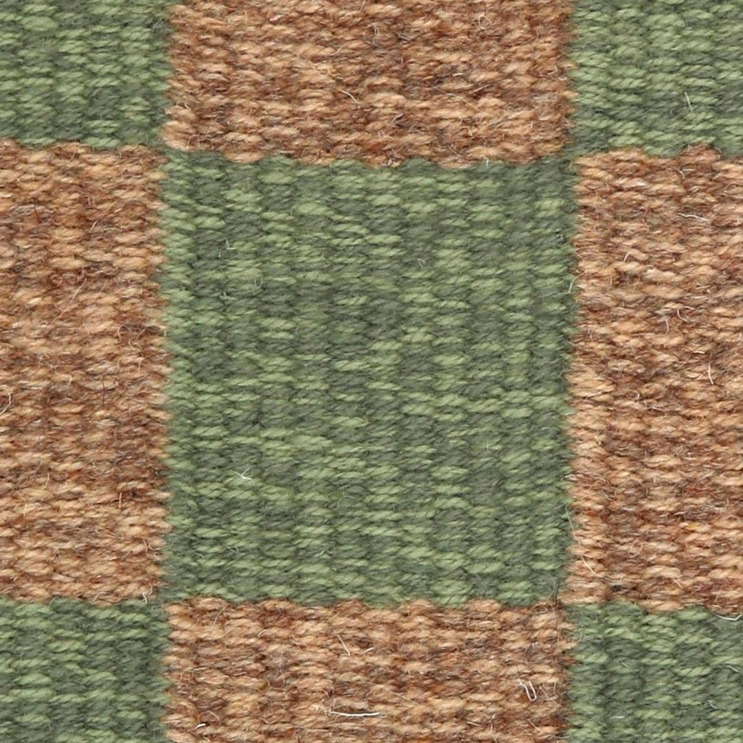 <p>Draell Chequered, sq 1 - light green mix 4015, 1025, sq2 - beige mix 02, 03 on the brown yarn</p>