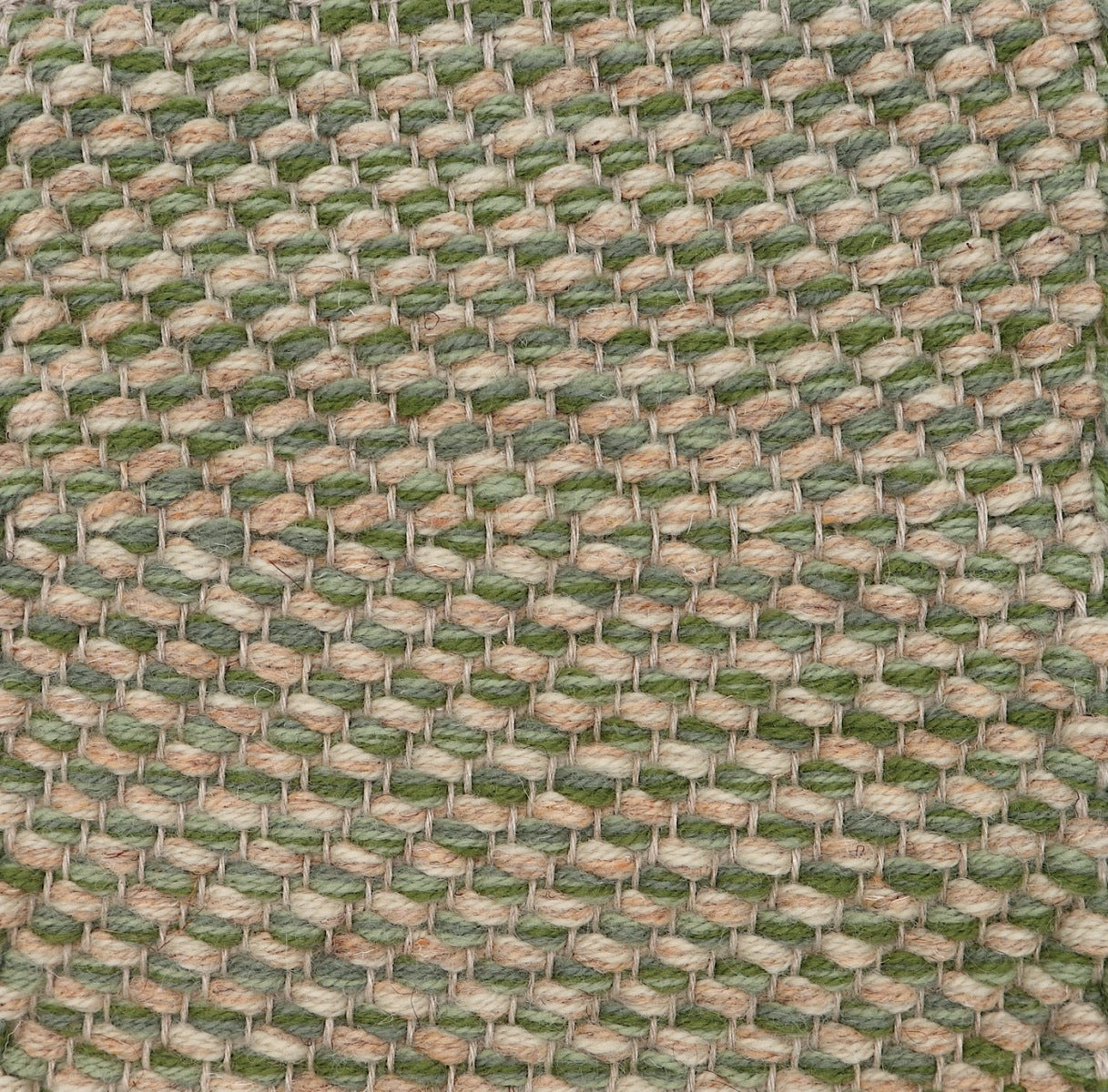 <p>Dual Herringbone, 1 row - beige mix 03, 8214, 2 row - green mix 1025, CH015, 4015 on the natural yarn</p>