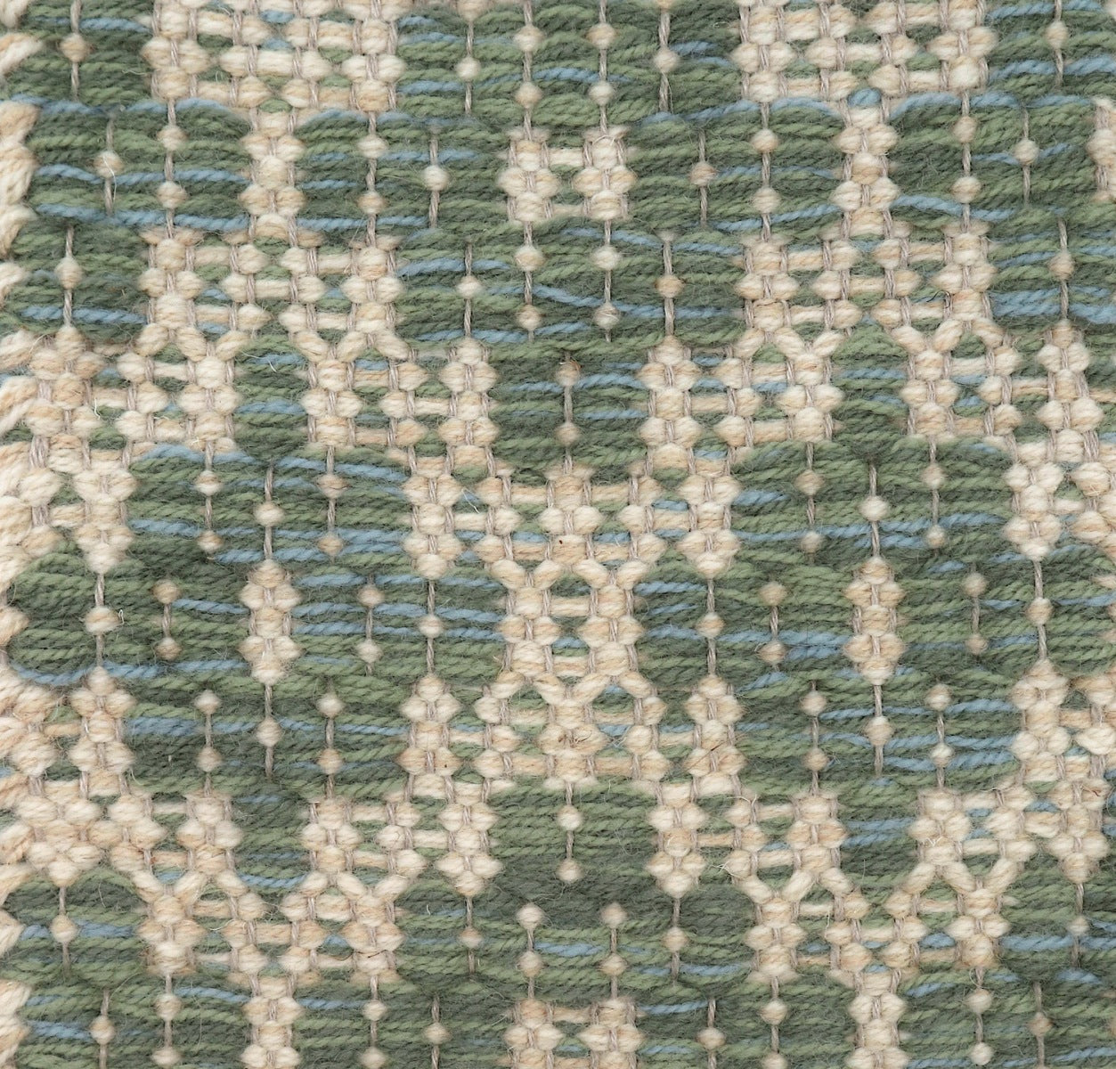 <p>Flower, cross in aqua mix 4015, 1025, 5012 (20%), base beige 07, 06 on the natural yarn</p>