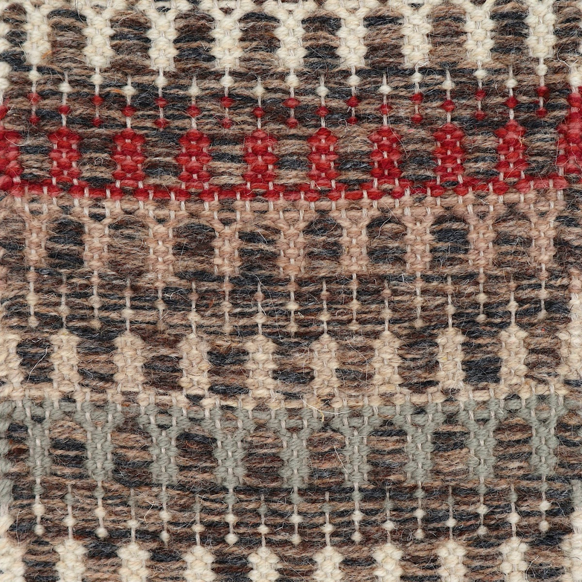 <p>Folk Zig Zag Striped, main  brown mix 02(x2), 17, 05, inside 1) 6023,07; 2) 1011, 3) 03, 6040, 6039, 4) 6041, 6025, 6001, 5) 3011, 8187, 8153 on the natural yarn</p>