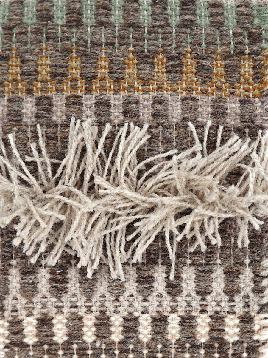 <p>Folk Zig Zag Striped with Rya, main mix 11 ( 70%), 17 (30%), Rya in 12, 1) 1025, CH016, 1011, 2) CH018, 6004, 6014, 3) 6014, 1014, CH1207, 4) 1014, CH1207, 5) 1014, 11, 6) 12, 7) 06, 6025</p>