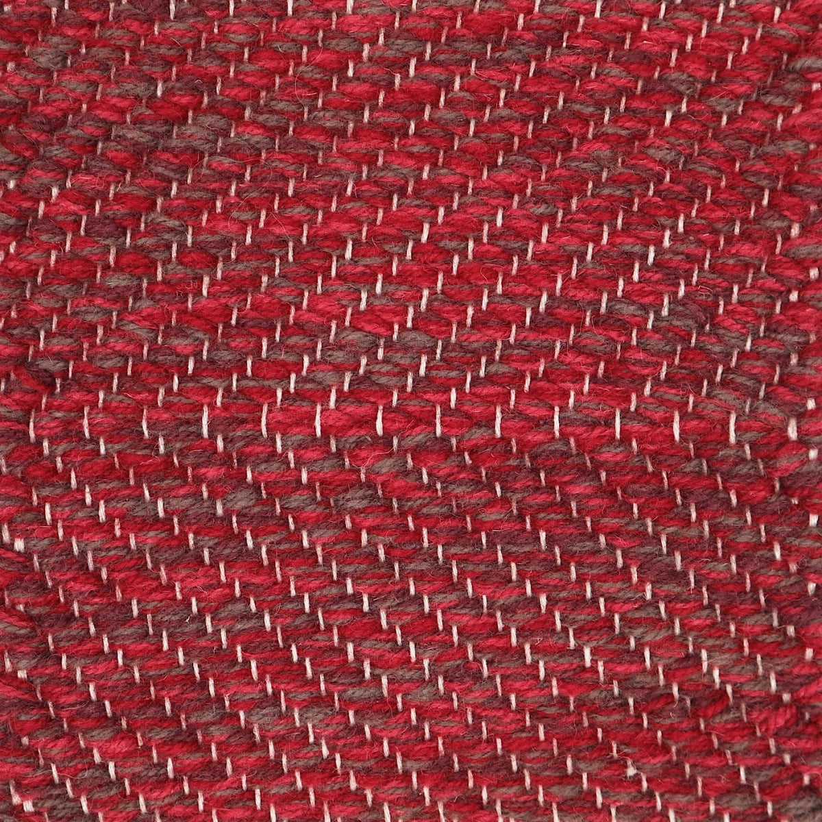 <p>Herringbone, burgundy mix 6005, 3011, 3015, CH5226 on the natural yarn</p>
