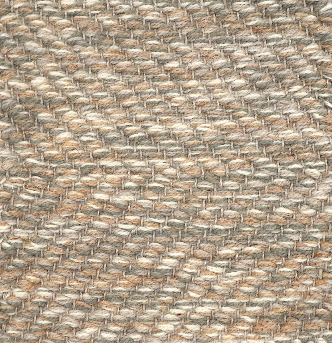 <p>Herringbone, mix 06, CH1207, 1011, 03 on the natural yarn</p>