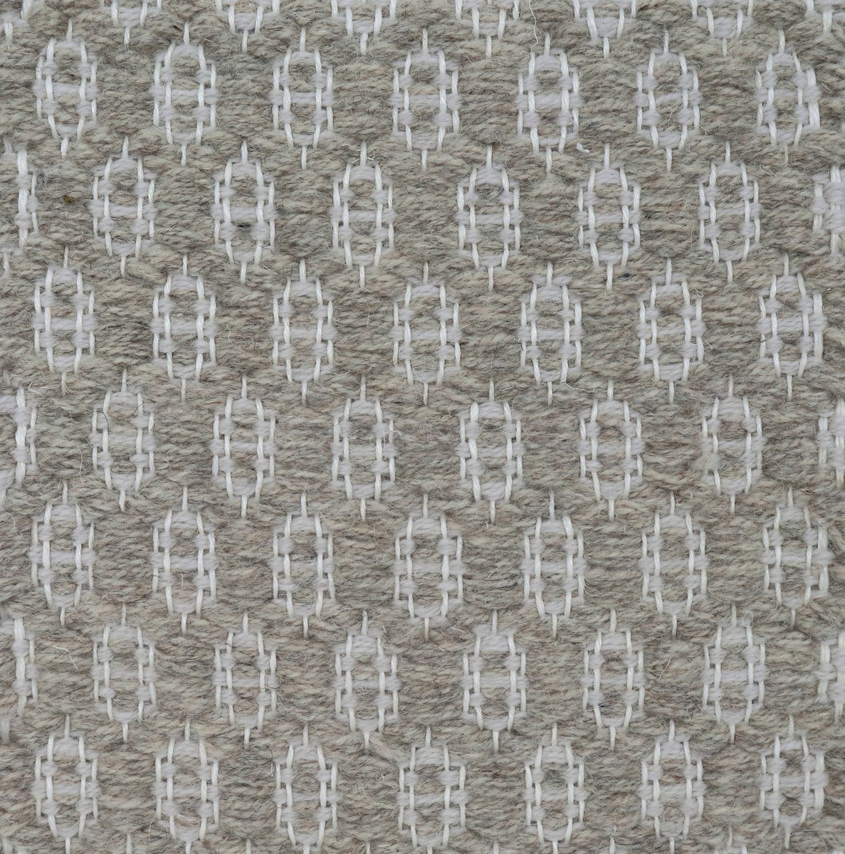 <p>Honeycombs, main grey 12, inside white 1023 on the white yarn</p>