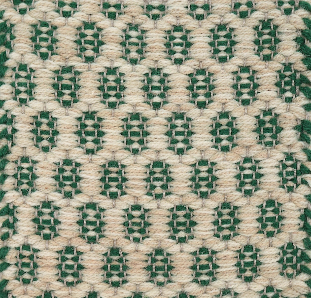 <p>Honeycombs, main cream mix 06, 07, 6023, inside green 4007 on the natural yarn</p>