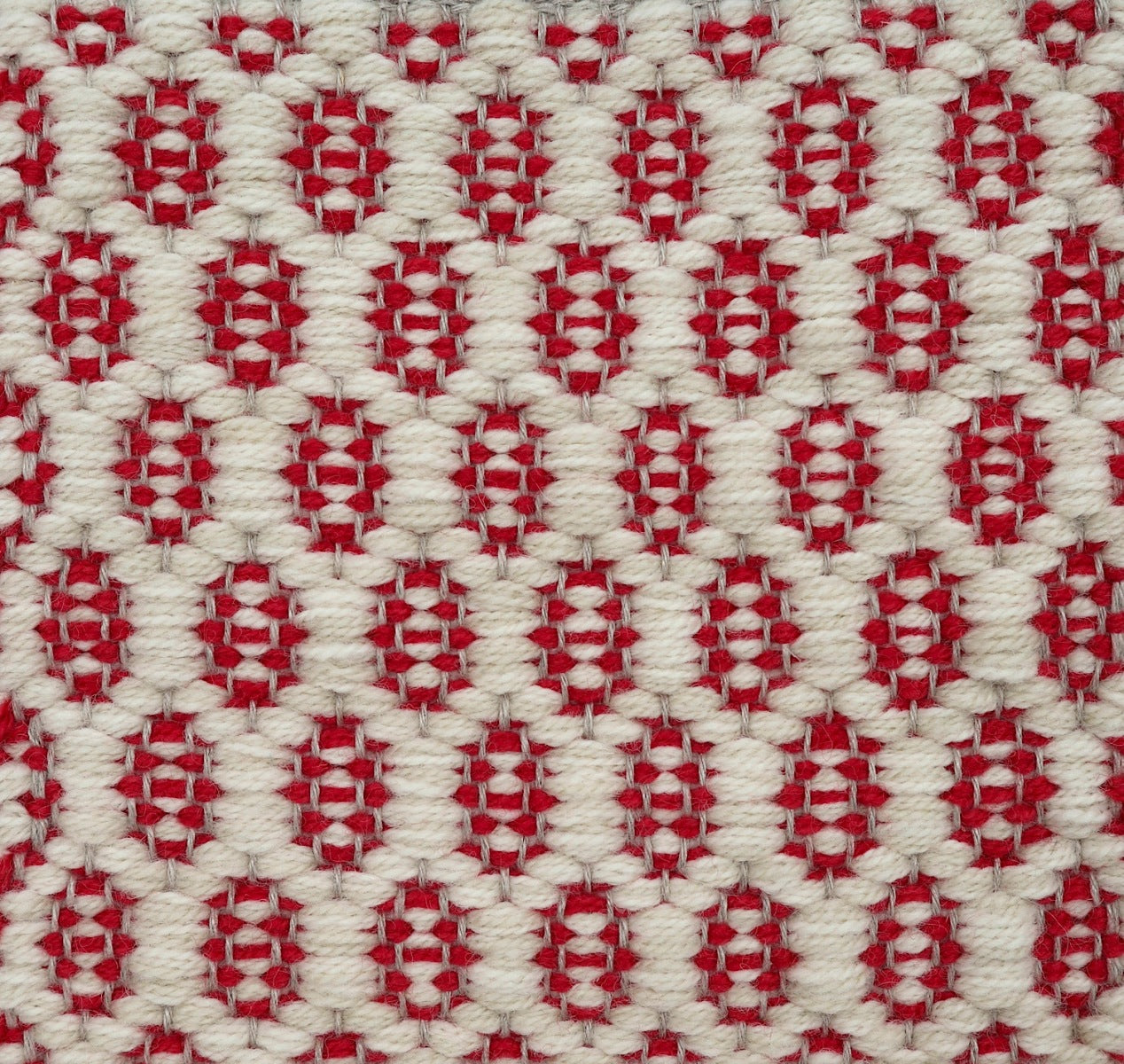 <p>Honeycombs, main white mix 06, 6023, inside 8149, natural</p>