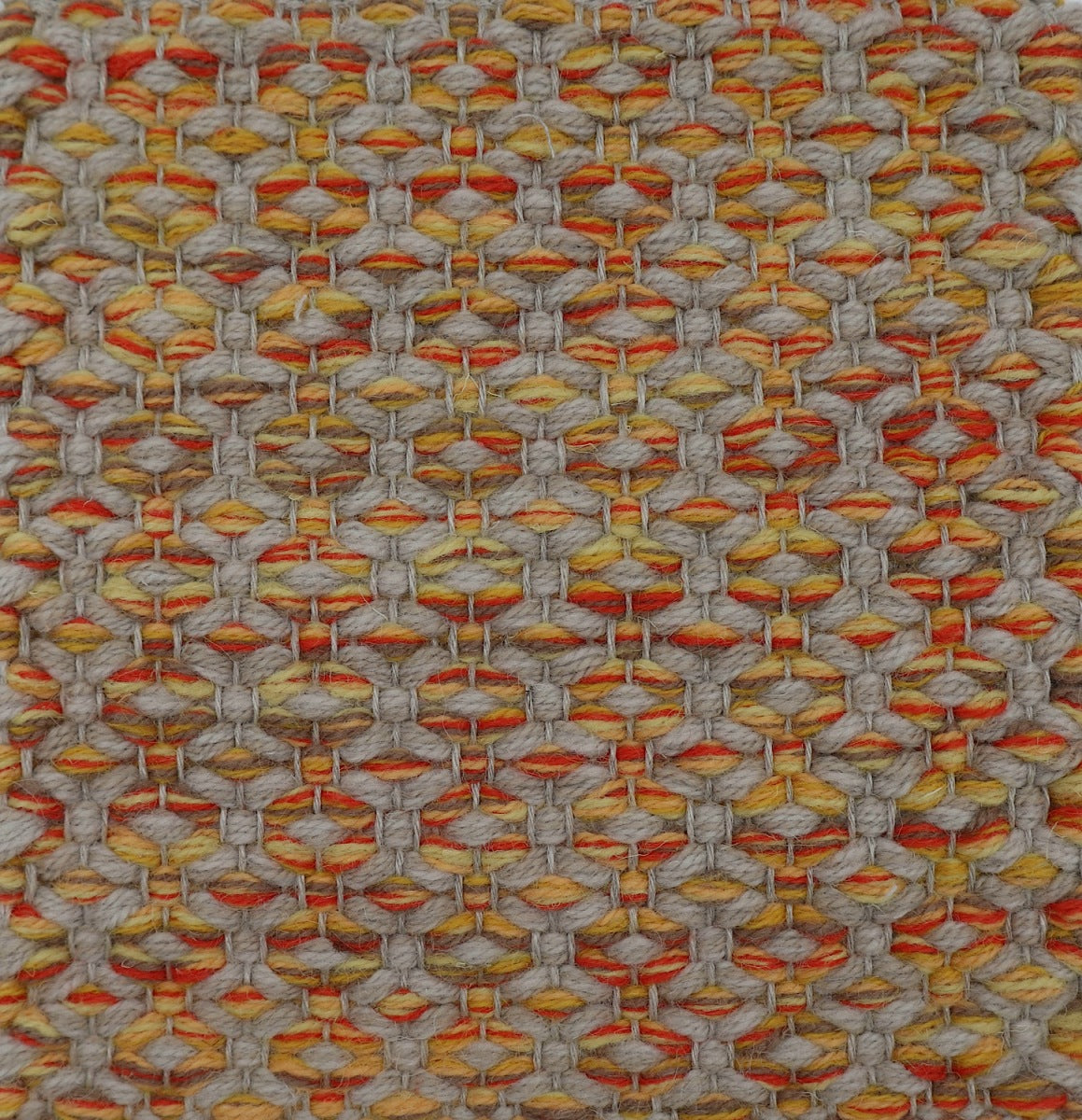 <p>Merezhka, 1 row - yellow mix 2008, 2002, 2004, 3005, 6010, 2 row - beige mix 6040, 1008, CH1207 on the natural yarn</p>