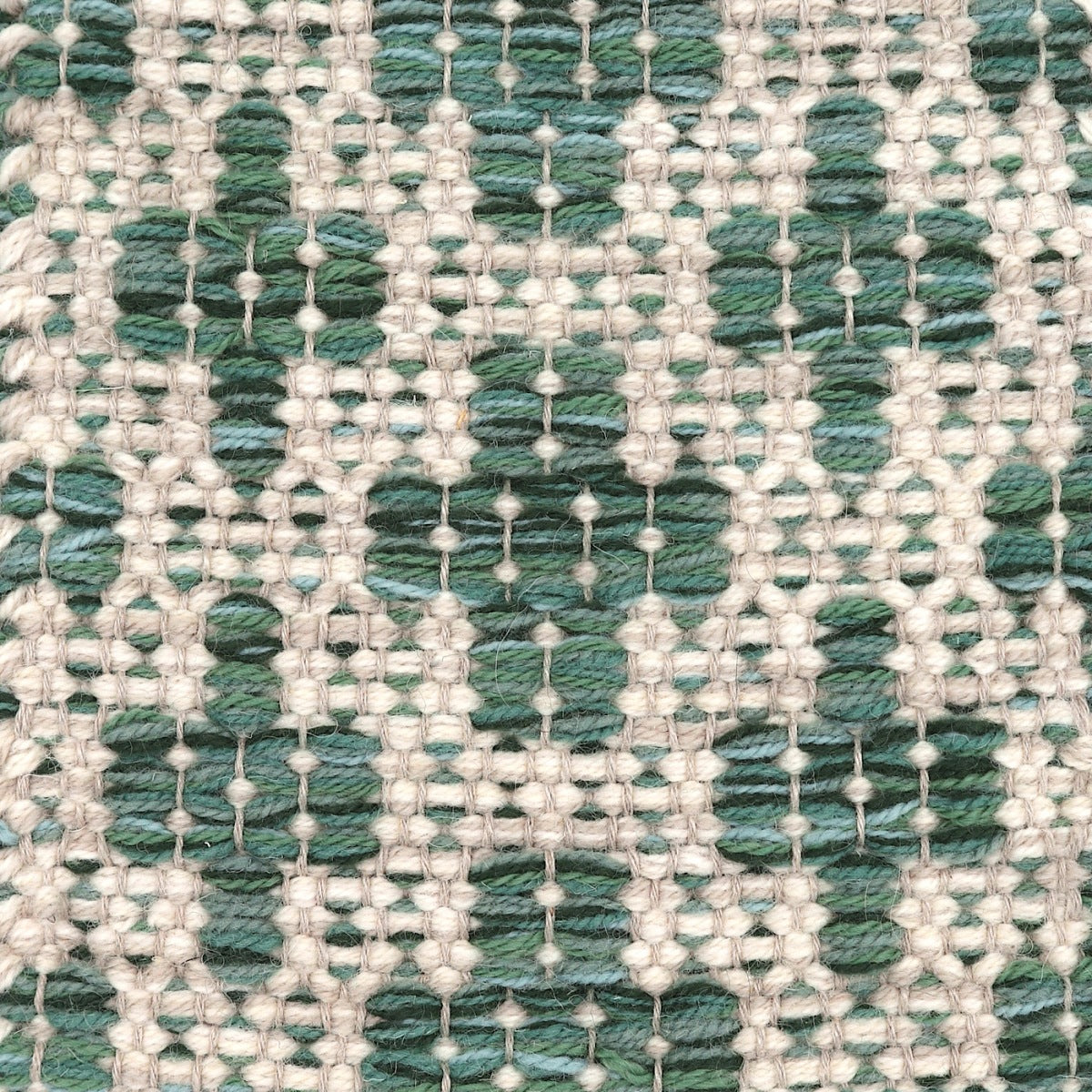 <p>Mini Flower, base beige CH1207, CH044, 06, cross blue-green 8200, 8235, CH017, 4006, CH4400 on the natural yarn</p>