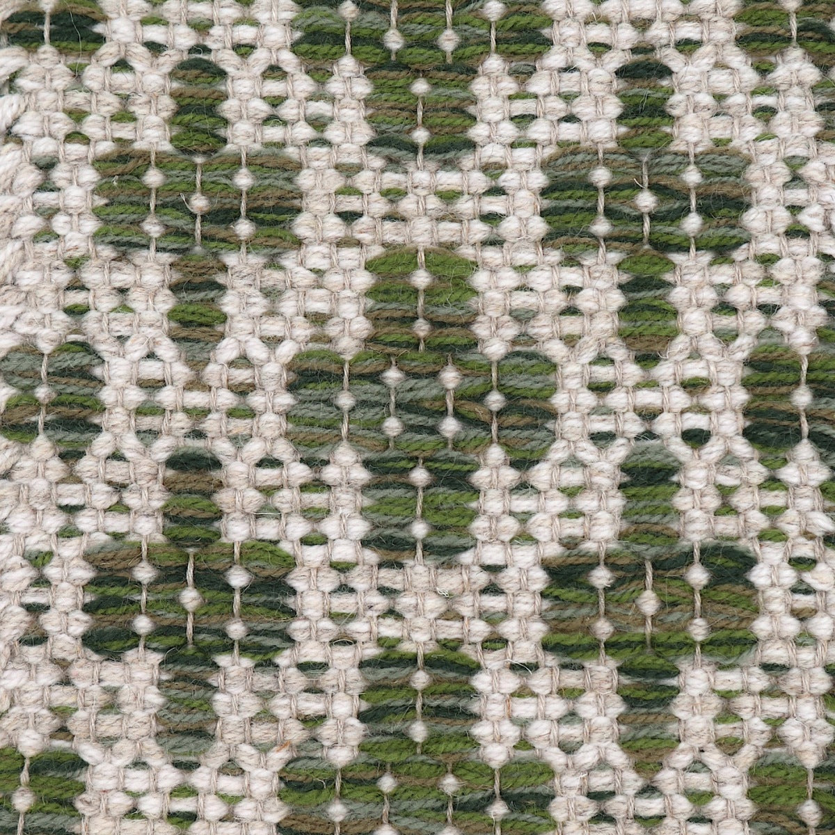 <p>Mini Flower, base beige mix 12, 1023, Cross green mix CH015, 8197, 1025, CH017 on the natural yarn</p>