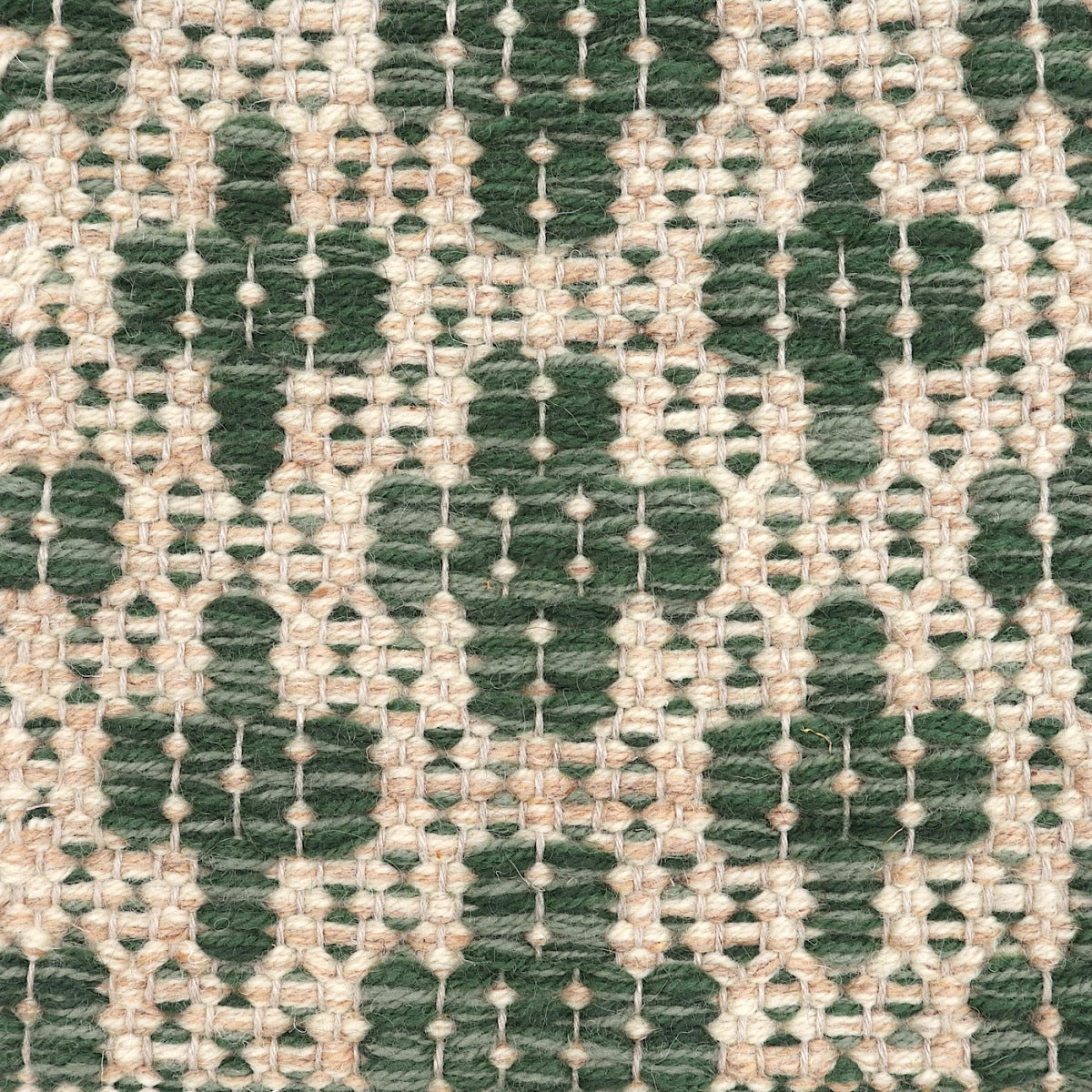 <p>Mini Flower, base cream 6023, 03, cross green mix 1025, CH017, 4011 on the natural yarn</p>