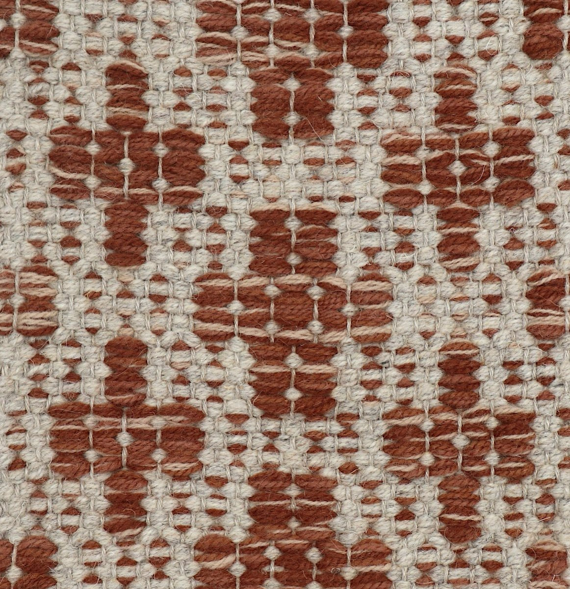 <p>Mini Flower, base in beige 12, cross in brown mix 6002, 6008, 6026 on the natural yarn</p>