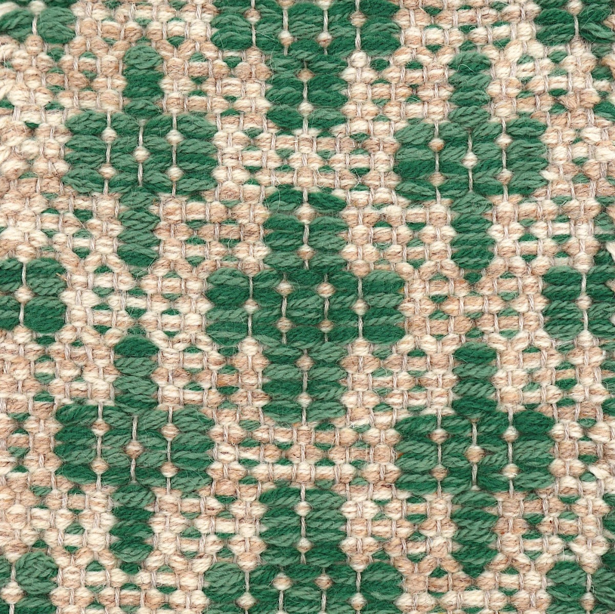 <p>Mini Flower, base in beige 6023, 03, cross in green mix 4007, 4006 on the natural yarn</p>