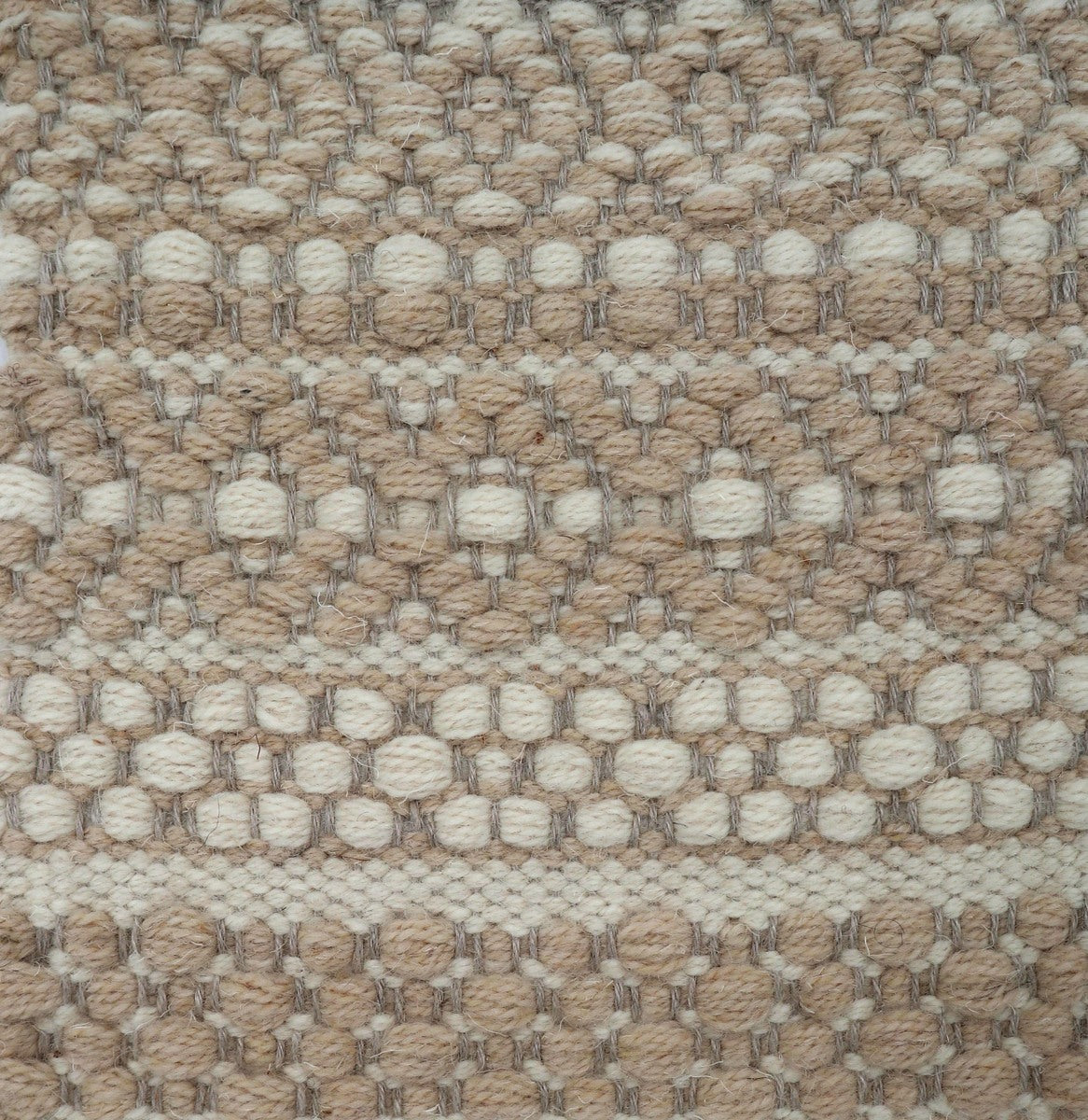 <p>Mountain Fantasy in Round Rosepath, cream mix 07, 06, on the natural yarn</p>