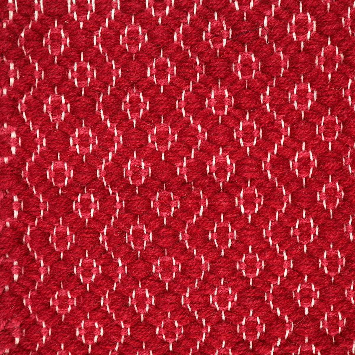 <p>Round Rosepath, main dark red 3015, inside red 3011 on the natural yarn</p>