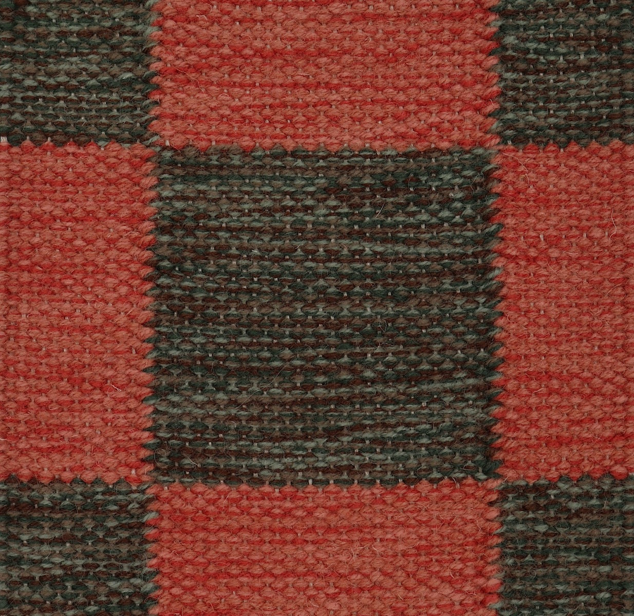 <p>Single Weave Chequered, 1 sq - green mix CH017, CH4225, 1025, 6017, 2 sq - coral mix 8154, 8186, 8119 on the natural yarn</p>