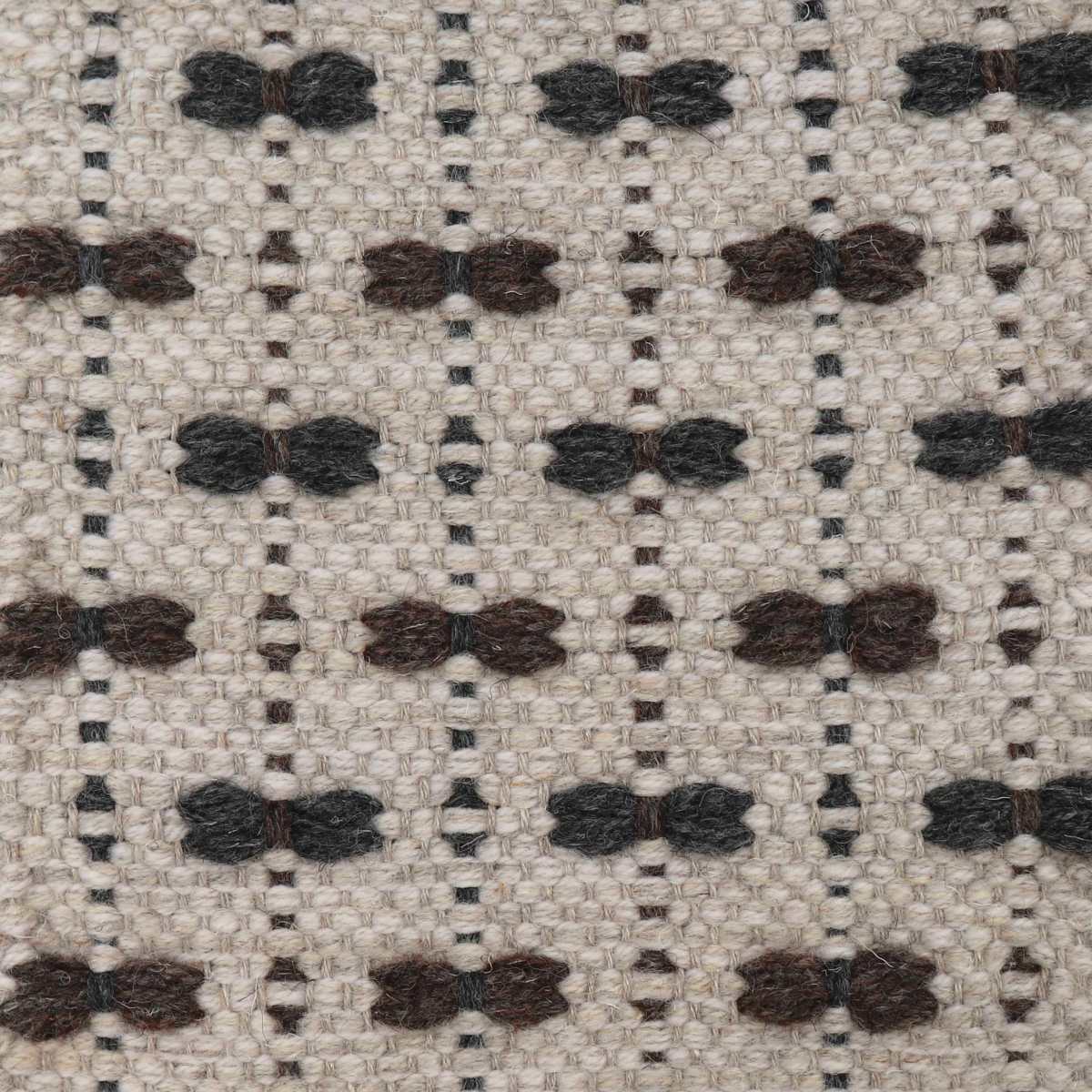 <p>Single Weave with Bows, base mix of grey 12, 1023, bows in 05, and 17 on the natural yarn</p>