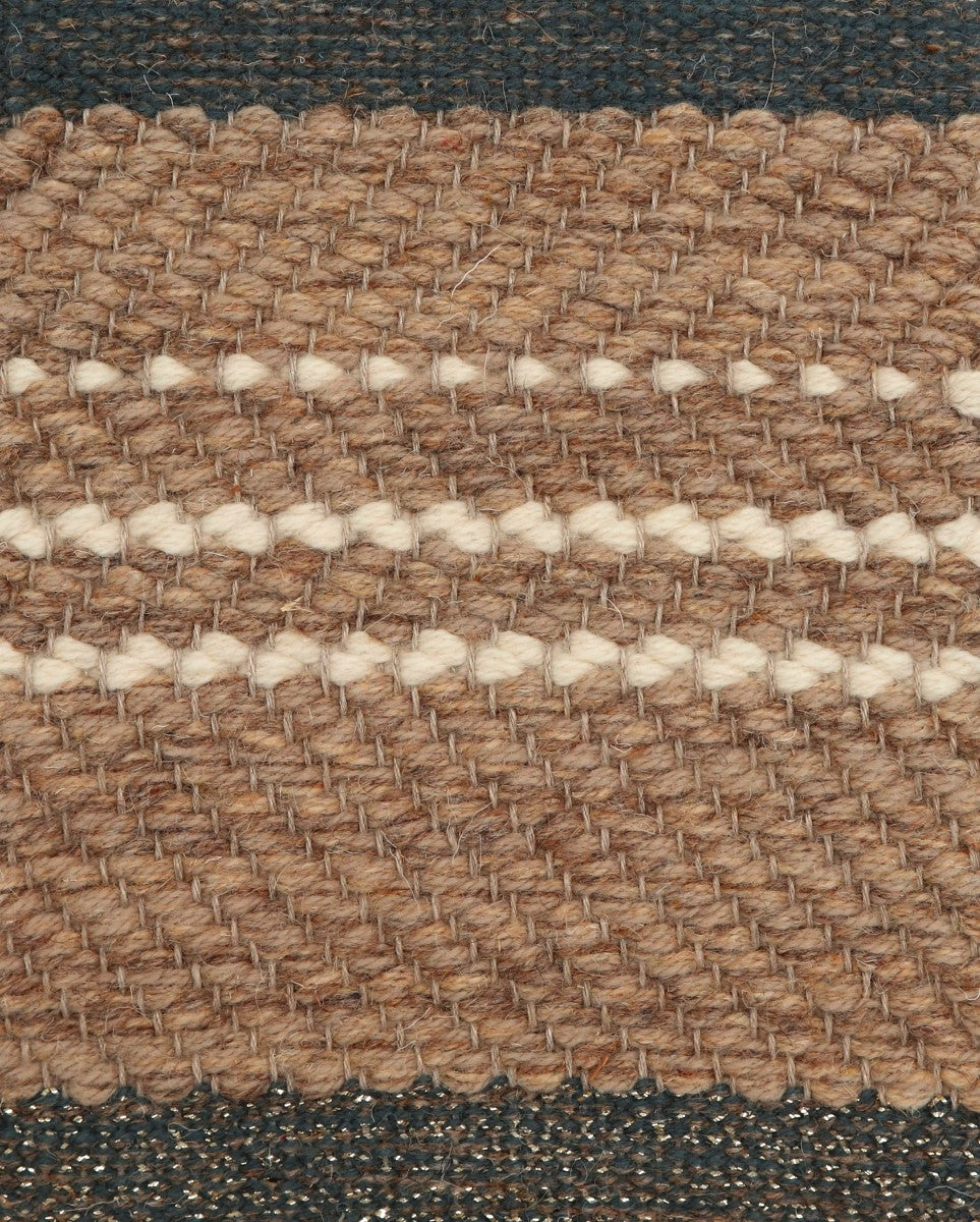 <p><meta charset="UTF-8"><a id="fancybox-right"></a><span class="fancy-ico" id="fancybox-right-ico"></span></p>
<div id="fancybox-title" class="fancybox-title-inside"></div>
<div class="fancybox-title-inside">
<div class="fancybox-title-inside" id="fancybox-title">
<meta charset="UTF-8">
<span>Snow&amp;Coal by Lars Nilsson, main beige mix 6040, 02, 03, White Stripe 06, striped woven ends 1) beige 11, 262, 504, 504 lurex light gold, 2) 11, 262, 504 on the natural yarn</span><br>
</div>
<br>
</div>