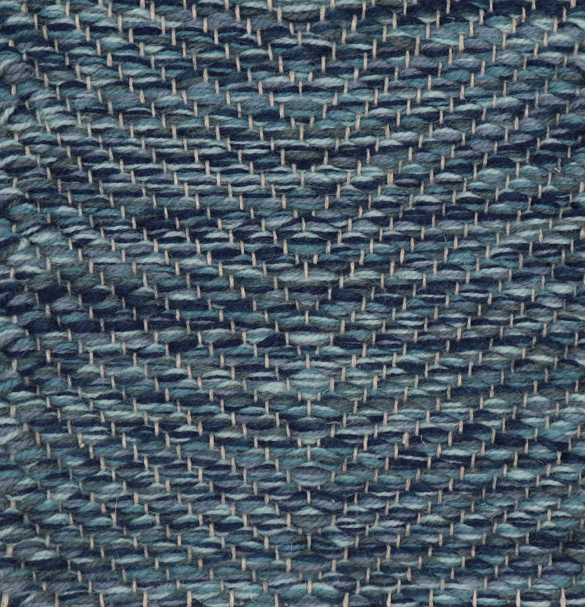 <p>Vertical Herringbone, blue mix 504, CH4400, 8029, 8015, 5027, CH014 on the natural yarn</p>