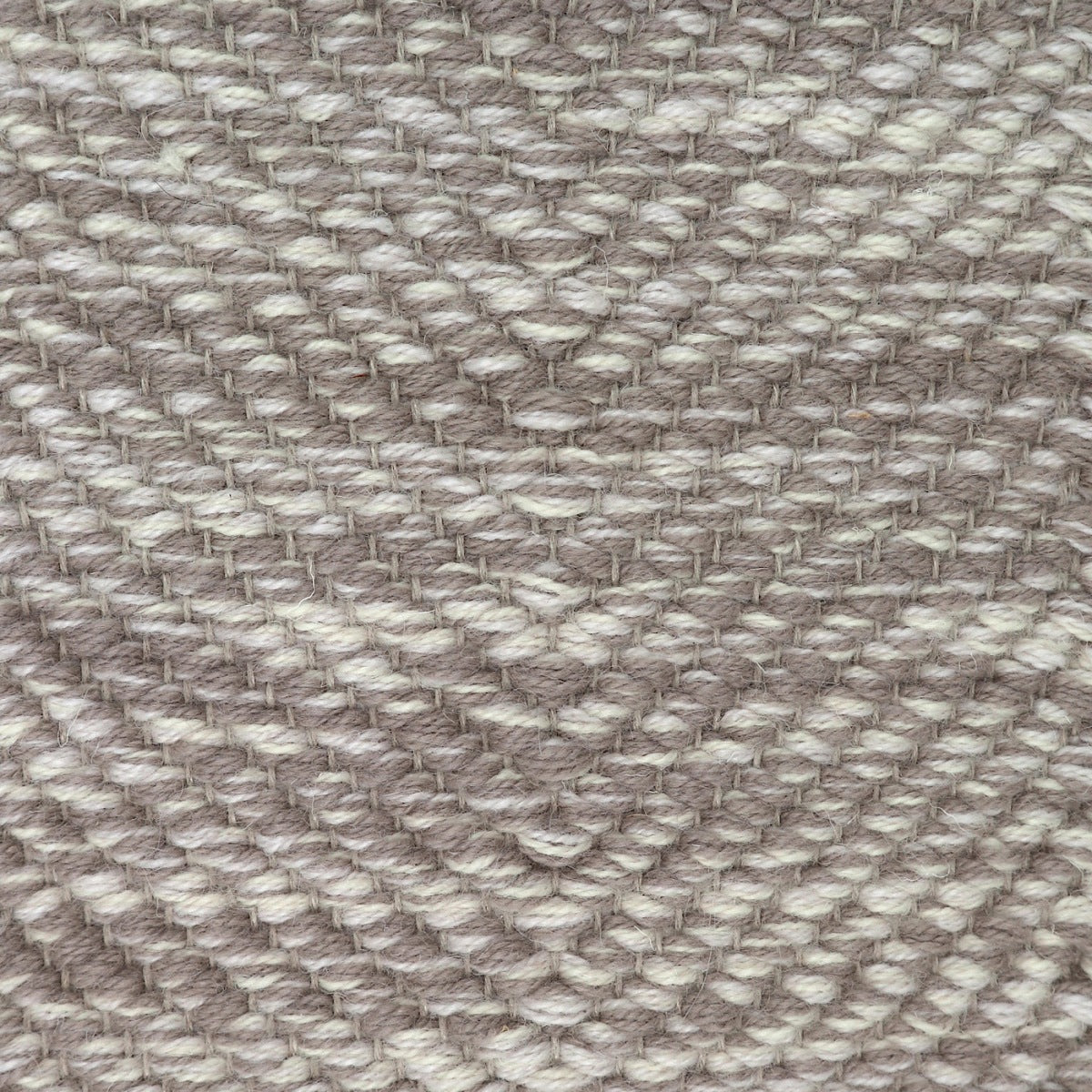 <p>Vertical Herringbone, grey mix 06, 1023, 1024 on the natural yarn</p>