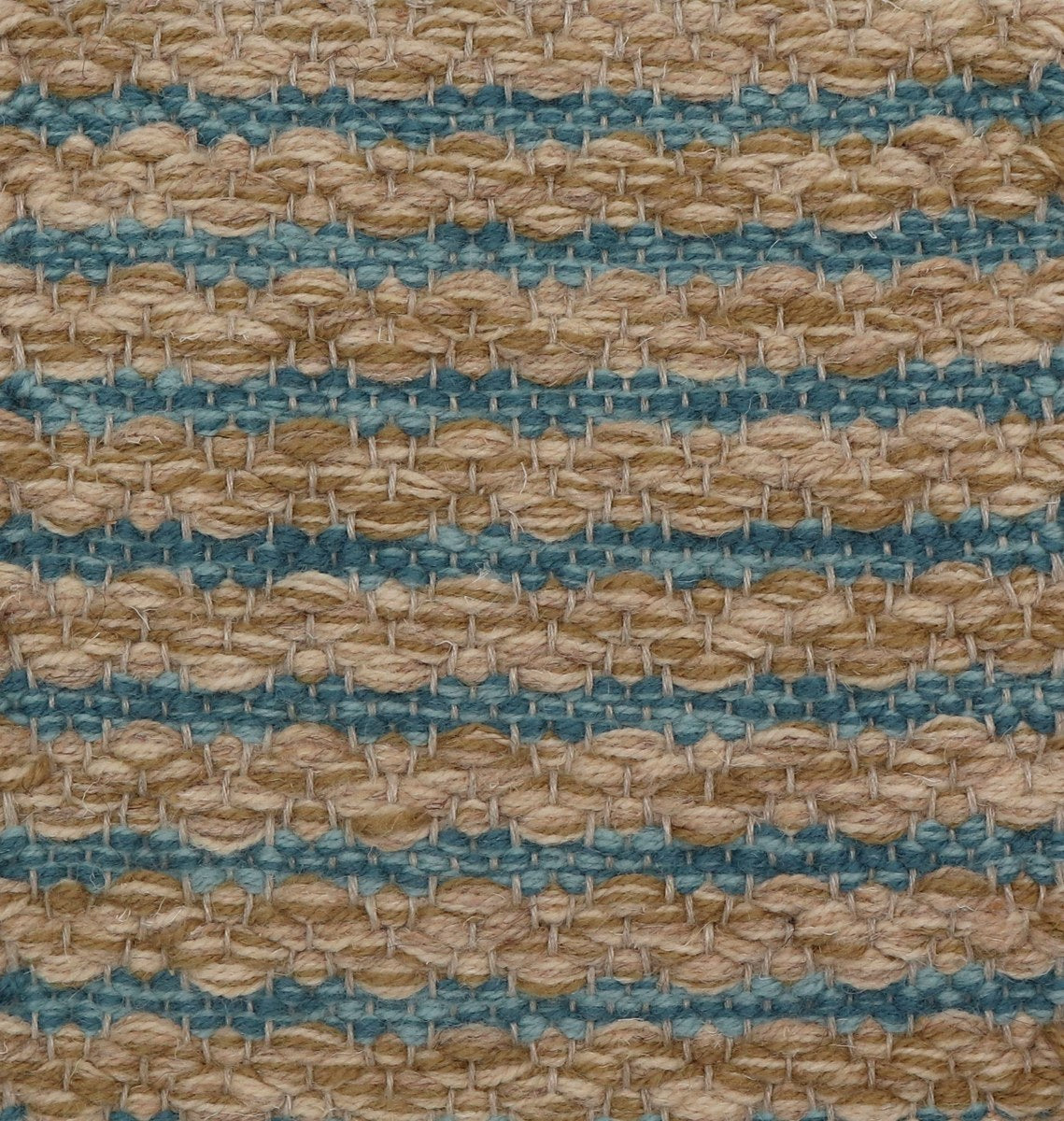 <p>Waves, main 07, 03, 6004, inside blue mix CH4400 , 8015 on the natural yarn</p>