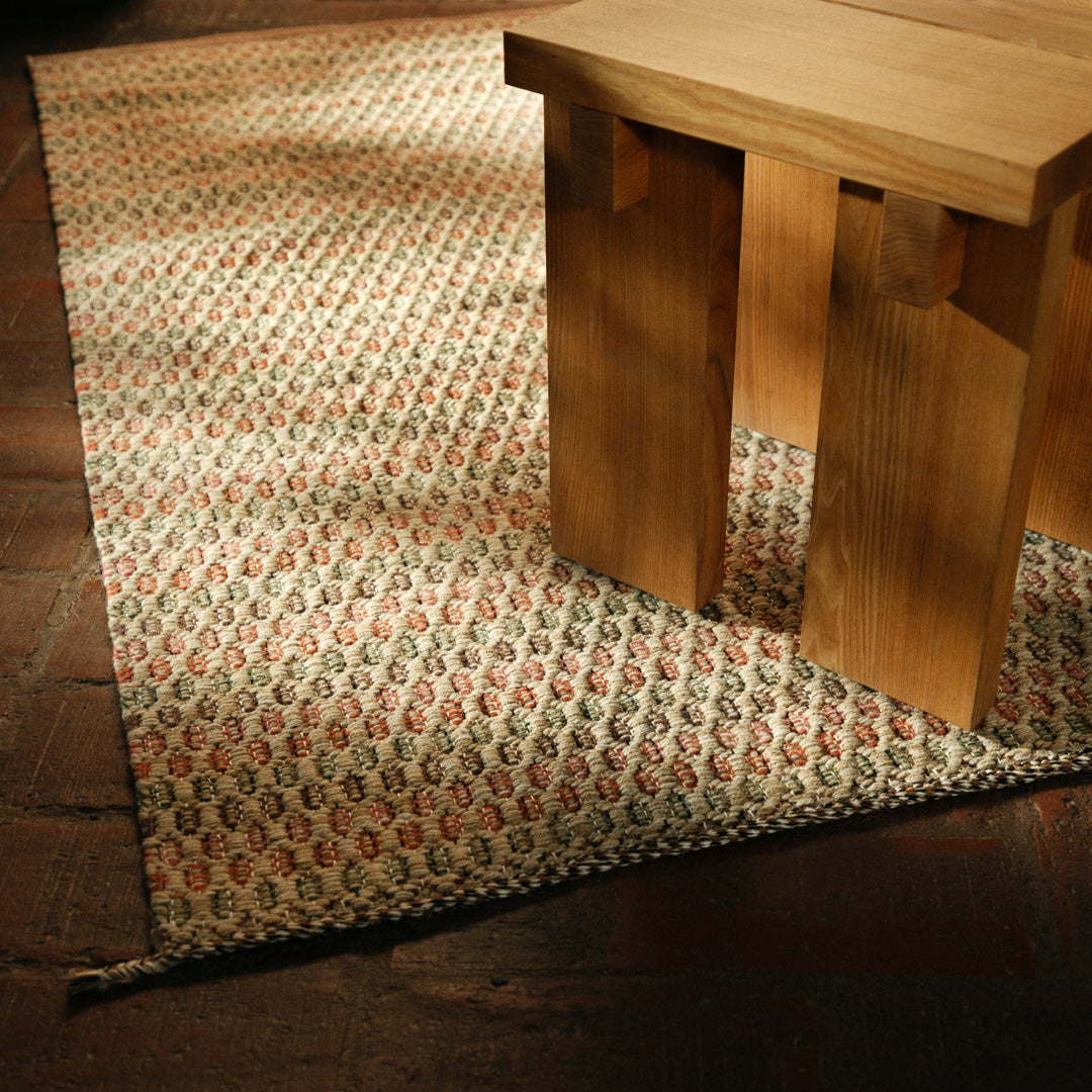 <p><meta charset="utf-8"><meta charset="utf-8"><span data-contrast="auto" lang="EN-GB" class="TextRun SCXW129419173 BCX0"><span class="NormalTextRun SCXW129419173 BCX0">A structured pattern of repeating circular shapes, inspired by the geometric formations of a honeycomb, adding depth and rhythm to the rug’s design.</span></span><span class="EOP SCXW129419173 BCX0" data-ccp-props="{}"> <span>The rug is also available in additional colourways, as shown in the sample images.</span></span><br></p>