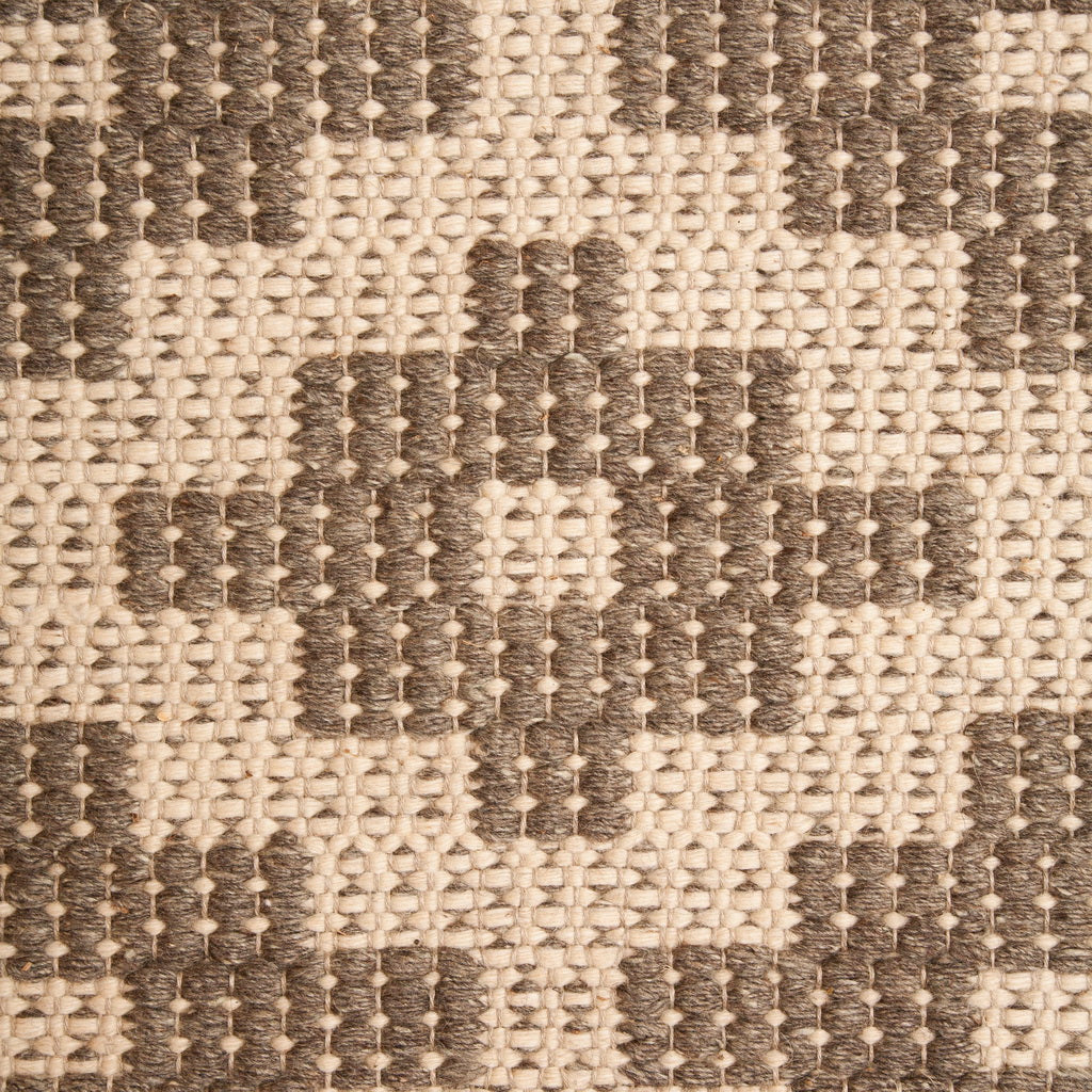 <p>Square Diamond Twill, main beige 11, inside cream 06 on the natural yarn</p>