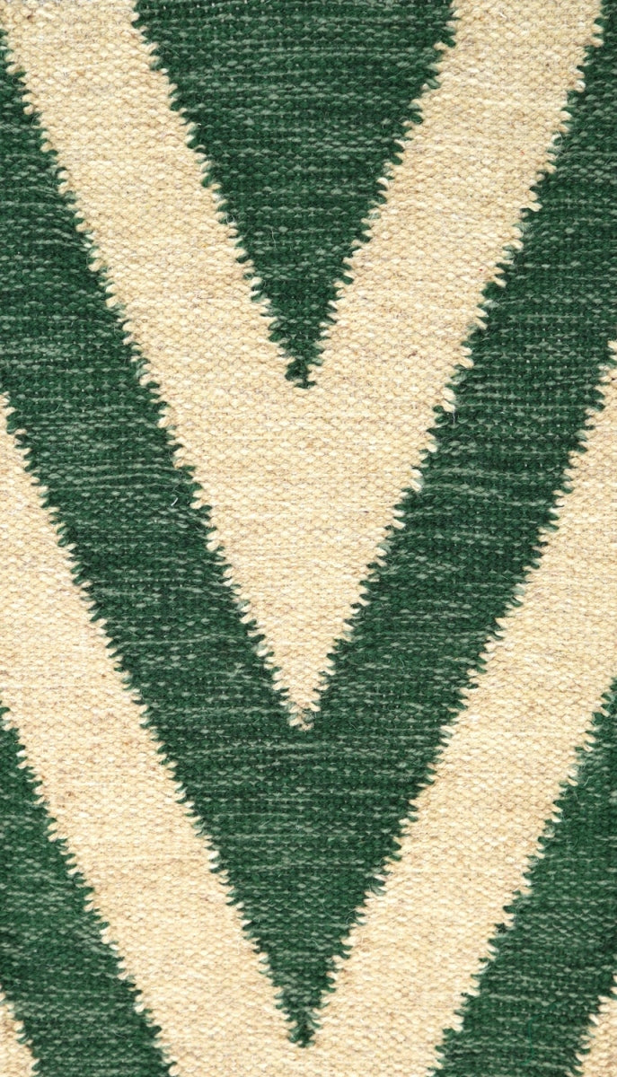 <p><span>ARROW by Ami Katz, Single Weave Rollakan, 1 row - dark moss green mix CH017, 1025, 4011, 2 row - beige mix 03, 07, 19 on the natural yarn</span></p>