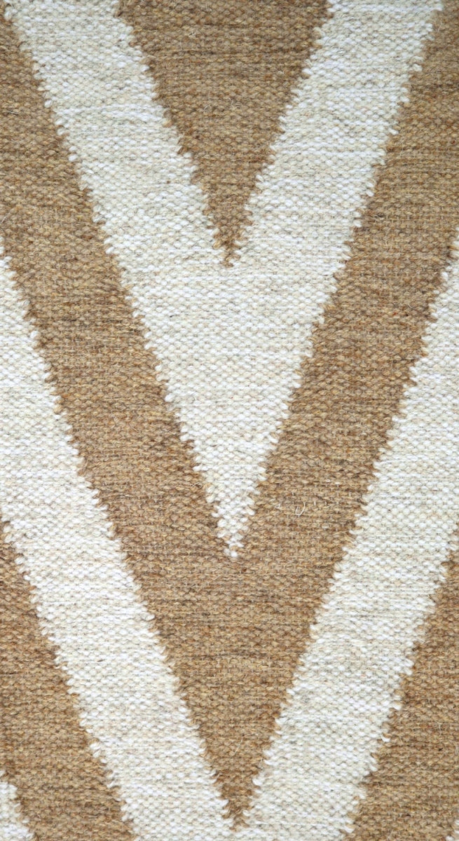 <p><span>ARROW by Ami Katz, Single Weave Rollakan, 1 row - beige mix 6040, 02, 03, 2 row - light grey mix 12, 1023 on the natural yarn</span></p>