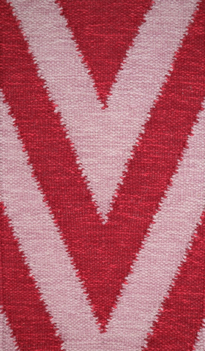 <p><span>ARROW by Ami Katz, Single Weave Rollakan, 1 row - red 3011 (3 thr.), 8149, 2 row - pink 8164, CH1212 on the natural yarn</span></p>