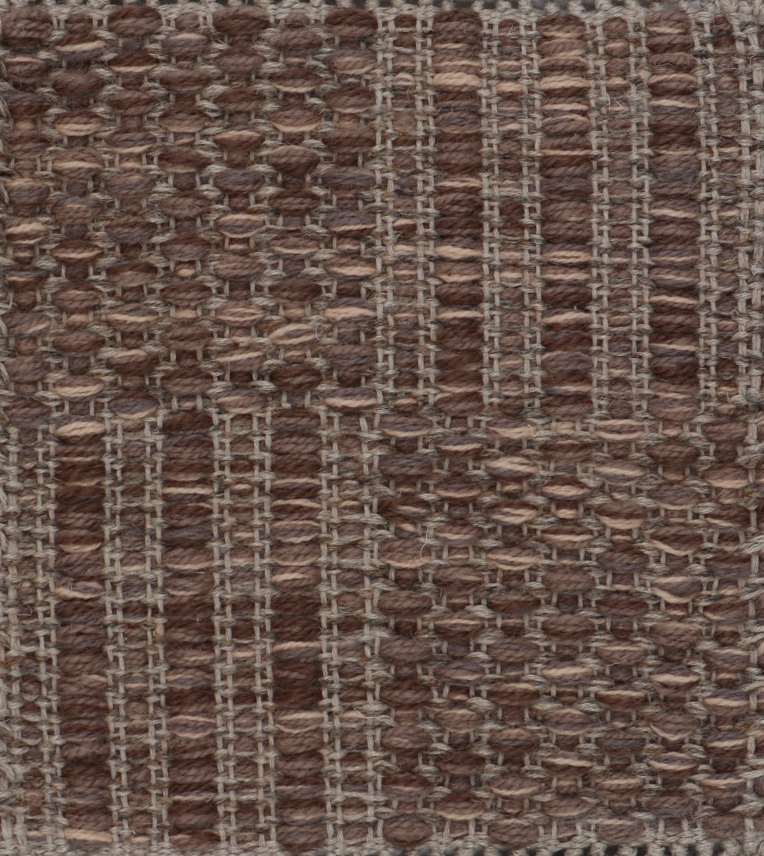 <p><meta charset="UTF-8"><a id="fancybox-right"></a><span id="fancybox-right-ico" class="fancy-ico"></span></p>
<div class="fancybox-title-inside" id="fancybox-title"></div>
<div class="fancybox-title-inside">
<div id="fancybox-title" class="fancybox-title-inside">
<meta charset="UTF-8">Britt in colour plum by Maja Johansson Starander, 1 row - plum mix 6017(x2), 1021(x2), 6018(x4), 6012(x1). 2 row - mix of 11 and natural linen yarn. Warp:  natural linen</div>
</div>