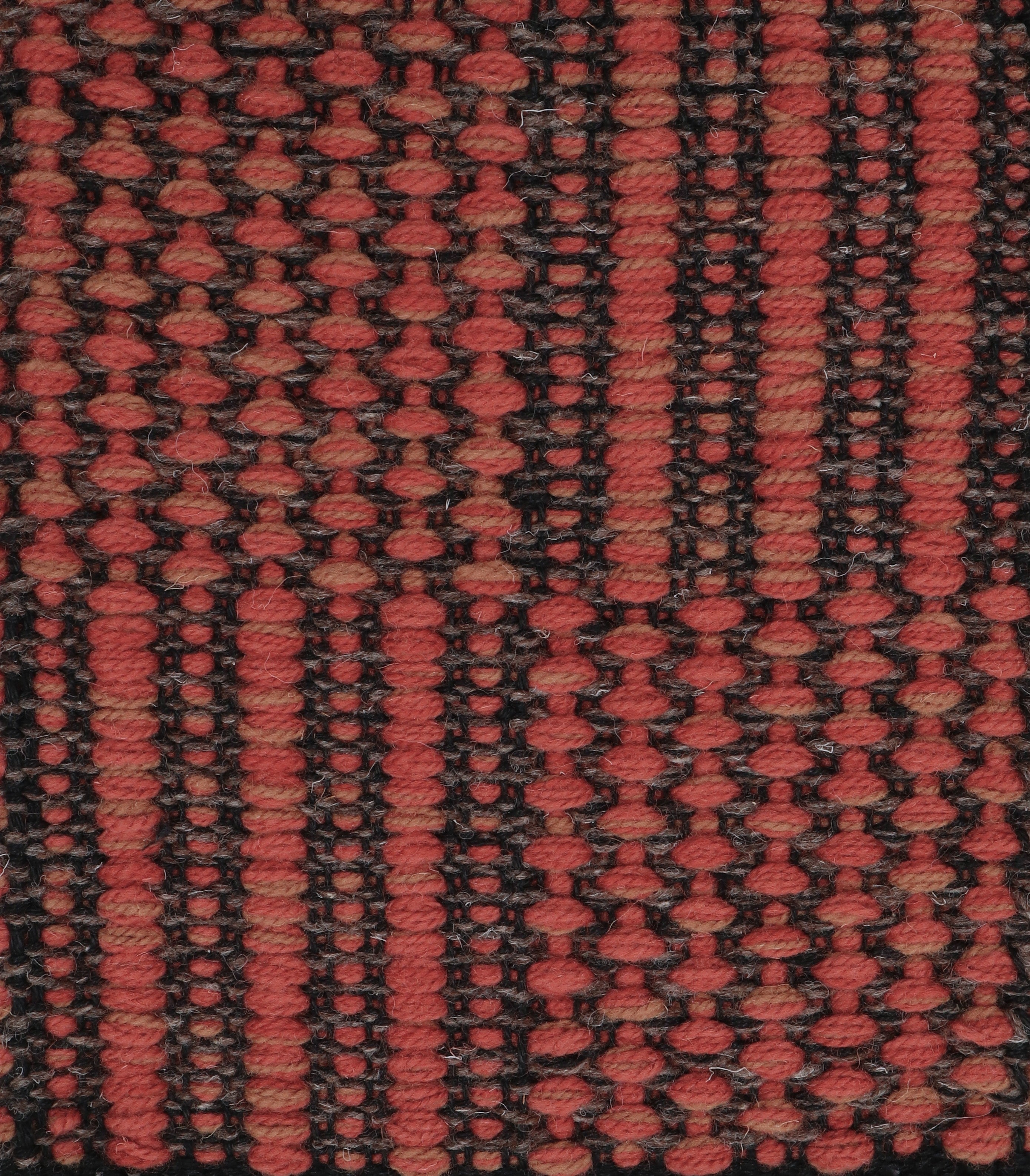 <p><meta charset="UTF-8"><a id="fancybox-right"></a><span class="fancy-ico" id="fancybox-right-ico"></span></p>
<div id="fancybox-title" class="fancybox-title-inside"></div>
<div class="fancybox-title-inside">
<div class="fancybox-title-inside" id="fancybox-title">
<meta charset="UTF-8">Britt in colour pomegranate by Maja Johansson Starander, 1 row - pomegranate mix 8154(x4), 8153(x3), 6008(x2). 2 row - dark mix in 17 and black linen yarn. Warp: black linen</div>
</div>