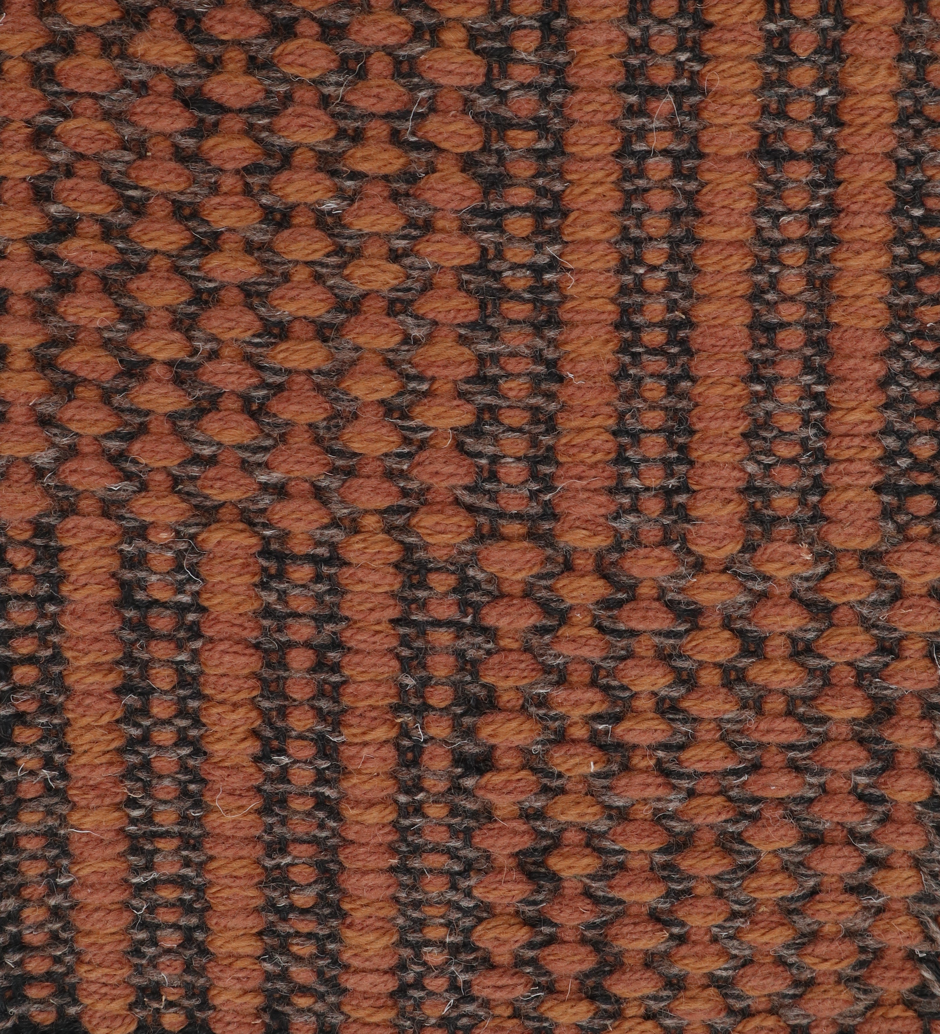 <p><meta charset="UTF-8"><a id="fancybox-right"></a><span class="fancy-ico" id="fancybox-right-ico"></span></p>
<div id="fancybox-title" class="fancybox-title-inside"></div>
<div class="fancybox-title-inside">
<div class="fancybox-title-inside" id="fancybox-title">
<meta charset="UTF-8">Britt in rust by Maja Johansson Starander, 1 row - rust mix 6002(x5), 8124(x3). 2 row - dark mix in 17 and black linen yarn. Warp: black linen</div>
</div>