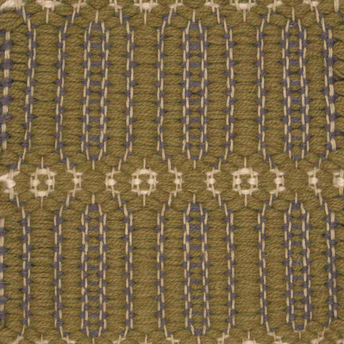 <p>Big Columns Double-Coloured, main green 8197, inside columns lilac CL0068, inside rosepath white 1023 on the natural yarn</p>