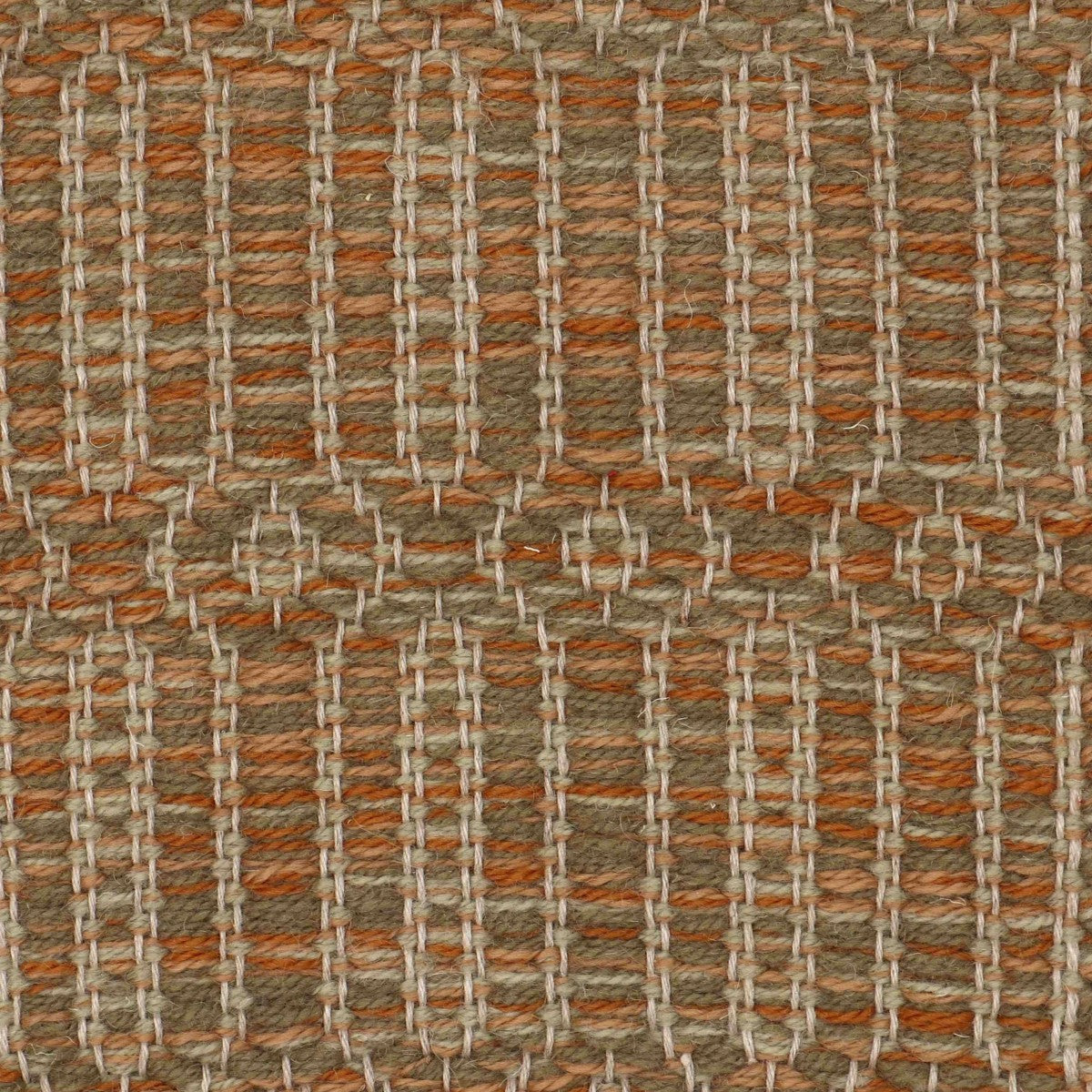 <p>Big Columns, Ocra mix 8197, 4012, 6004, CH018 on the natural yarn</p>