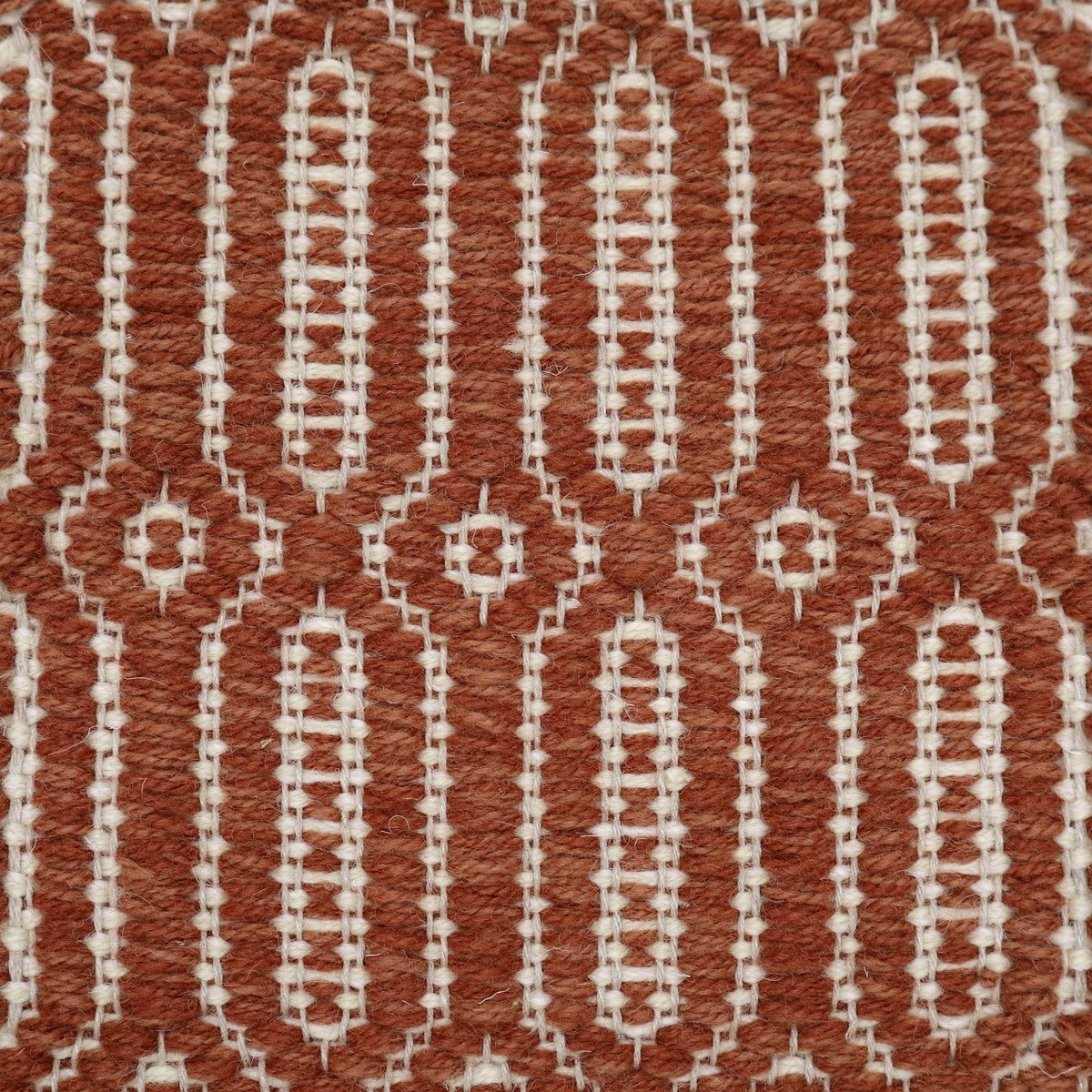<p>Big Columns, main brown mix 6002, 6008, inside white 1023, 6023 on the natural yarn</p>