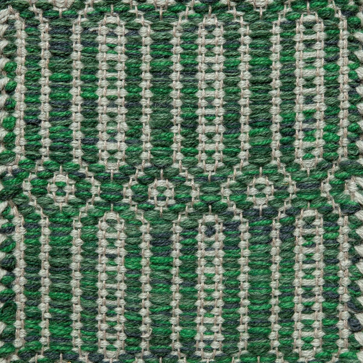 <p>Big Columns, main green mix 4006, 4007, 4011, 4005, CH3424, inside grey mix CH033, CH4360 on the natural yarn</p>