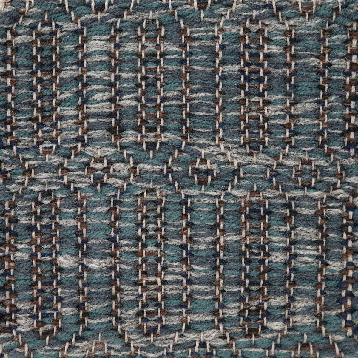 <p>Big Columns, main grey mix 04, CH3424, 262, inside mix 11, 5027, 6005, CH7878 on the-natural-yarn</p>