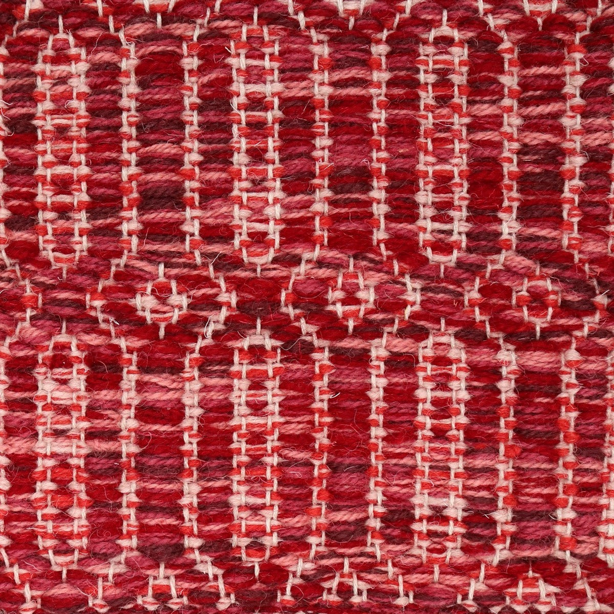 <p>Big Columns, main mix CH5226, 3015, 6037, 8187, inside pink mix 8166, 8153 on the natural yarn</p>