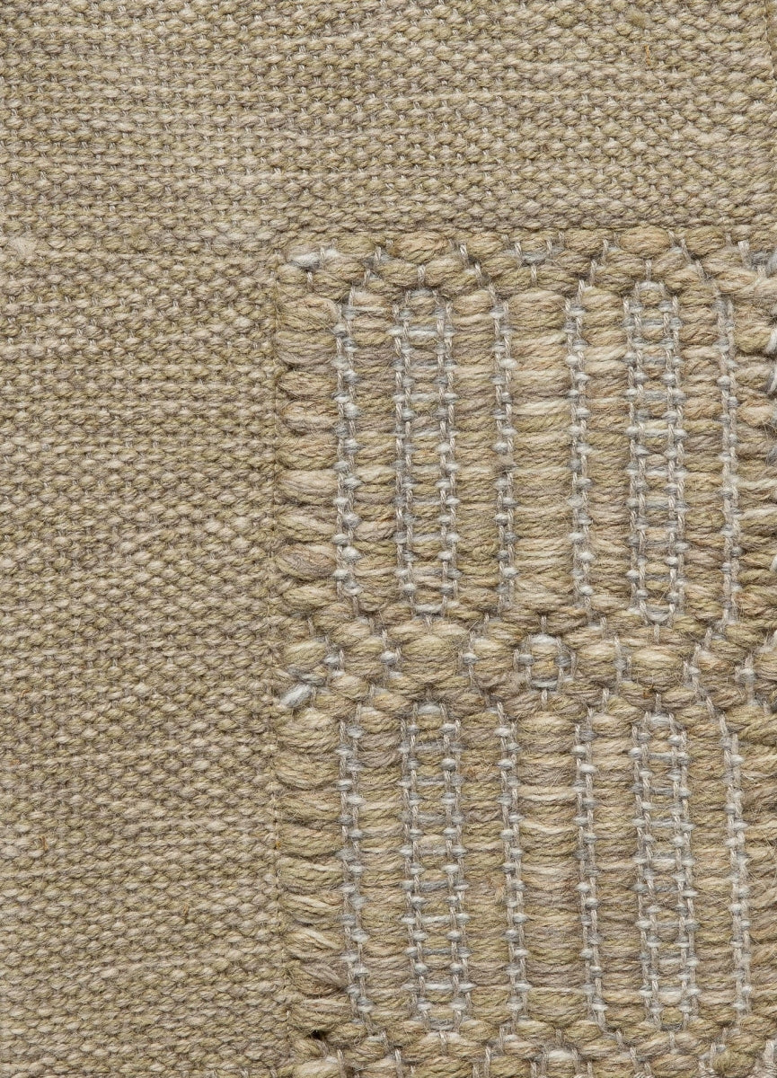 <p>Big Columns with Single Weave Frame, main sand mix 03, 07, 4012, 1011, inside grey mix 1002, 1009, 1023, frame in mix 07, 4012, 1011 on the natural yarn</p>