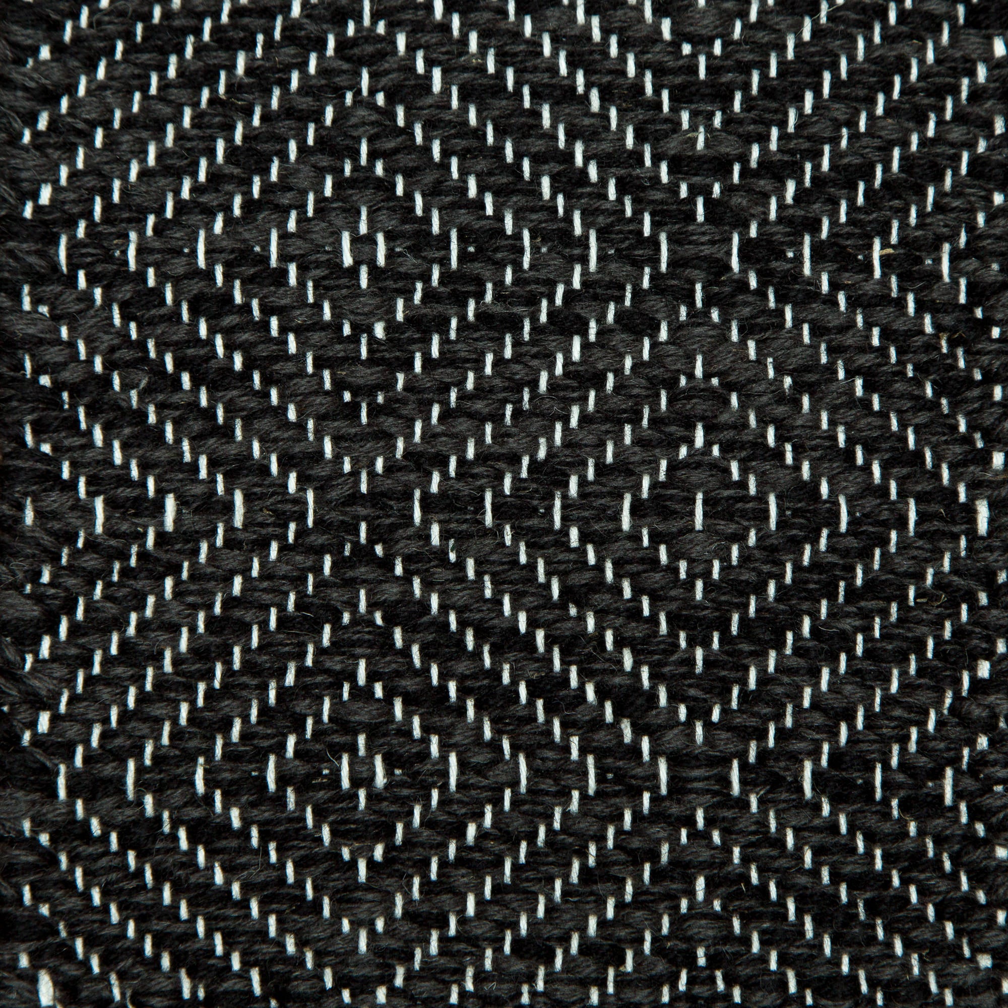 <p>Big Diamond Twill, black mix 1006, 6020 on the natural yarn</p>